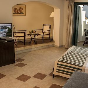 Family Superior Queen or Twin Bed Pool View